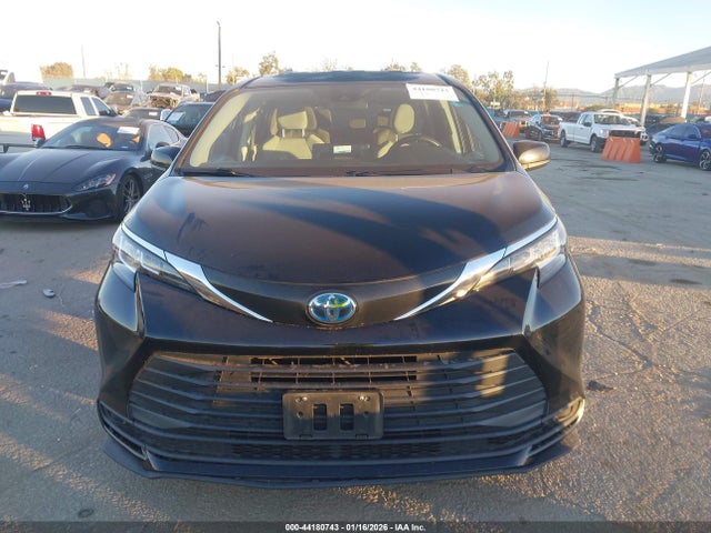 5TDKRKEC9NS123281 Toyota SIENNA LE