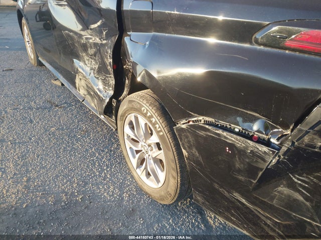 5TDKRKEC9NS123281 Toyota SIENNA LE
