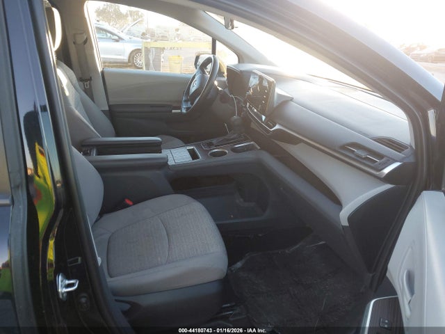 5TDKRKEC9NS123281 Toyota SIENNA LE