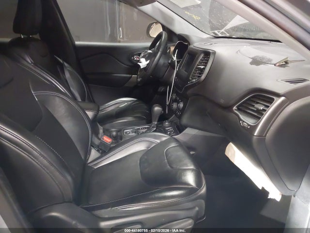 44180755 :رقم المزاد ، 1C4PJMLB1KD310847 vin ، 2019 Jeep Cherokee Latitude Plus 4x4 مزاد بيع