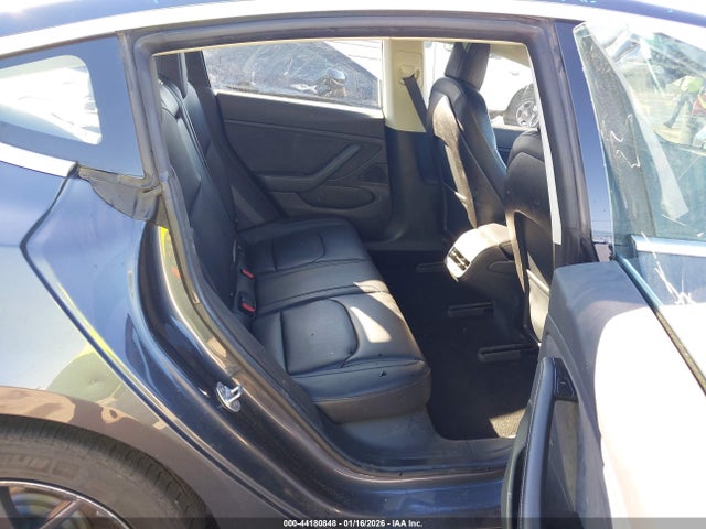 44180848 :رقم المزاد ، 5YJ3E1EAXJF012780 vin ، 2018 Tesla Model 3 Long Range/mid Range مزاد بيع