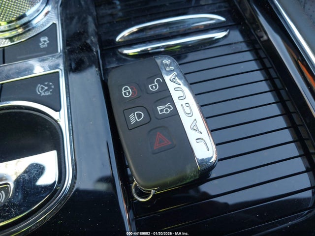 2019 JAGUAR XJ SAJWJ2GD0K8W21031 Photo 10