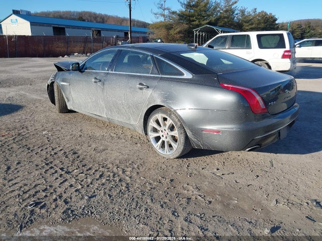 2019 JAGUAR XJ SAJWJ2GD0K8W21031 Photo 2
