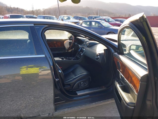 2019 JAGUAR XJ SAJWJ2GD0K8W21031 Photo 4