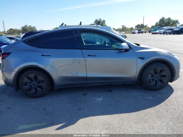 Продаж на аукціоні авто 2024 Tesla Model Y Long Range Dual Motor All-wheel Drive, vin: 7SAYGAEE2RF197246, номер лоту: 44180913