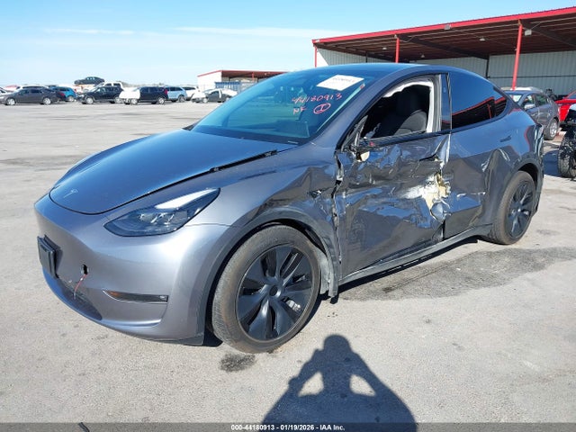 Продаж на аукціоні авто 2024 Tesla Model Y Long Range Dual Motor All-wheel Drive, vin: 7SAYGAEE2RF197246, номер лоту: 44180913