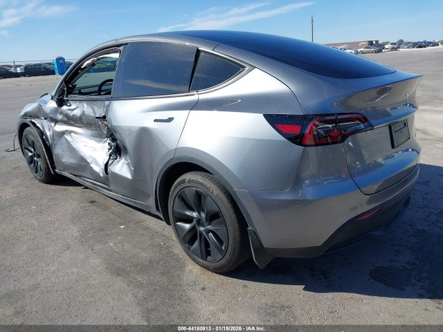 Продаж на аукціоні авто 2024 Tesla Model Y Long Range Dual Motor All-wheel Drive, vin: 7SAYGAEE2RF197246, номер лоту: 44180913