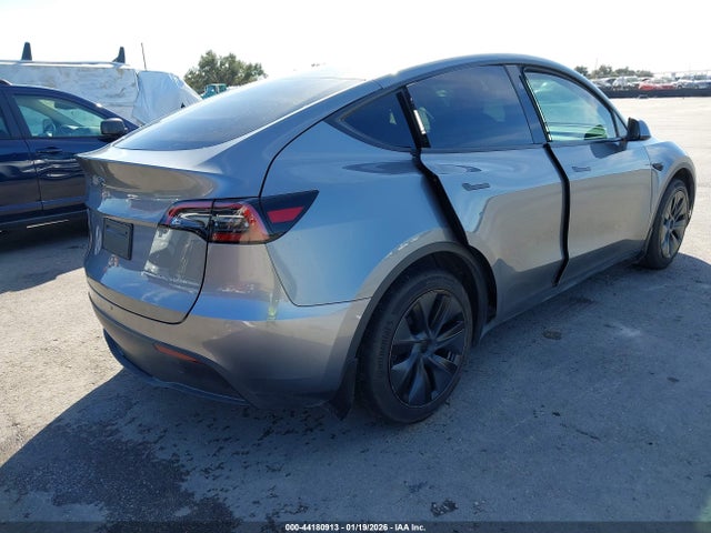 Продаж на аукціоні авто 2024 Tesla Model Y Long Range Dual Motor All-wheel Drive, vin: 7SAYGAEE2RF197246, номер лоту: 44180913