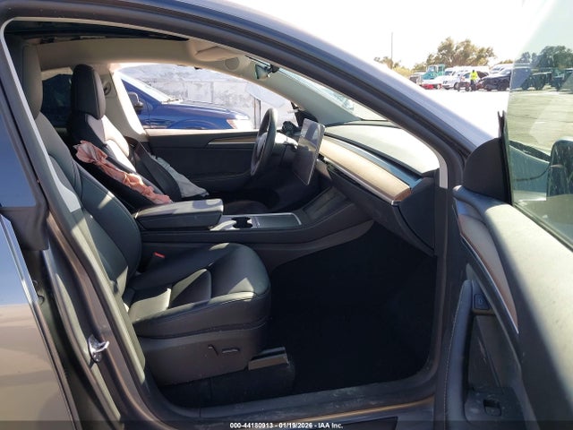 Продаж на аукціоні авто 2024 Tesla Model Y Long Range Dual Motor All-wheel Drive, vin: 7SAYGAEE2RF197246, номер лоту: 44180913