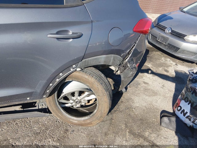 KM8J23A45GU158866 Hyundai TUCSON SE