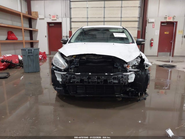 Ford FOCUS SE 2018 1FADP3F26JL324180 Image 12