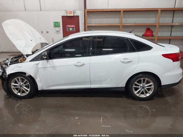 Ford FOCUS SE 2018 1FADP3F26JL324180 Image 14