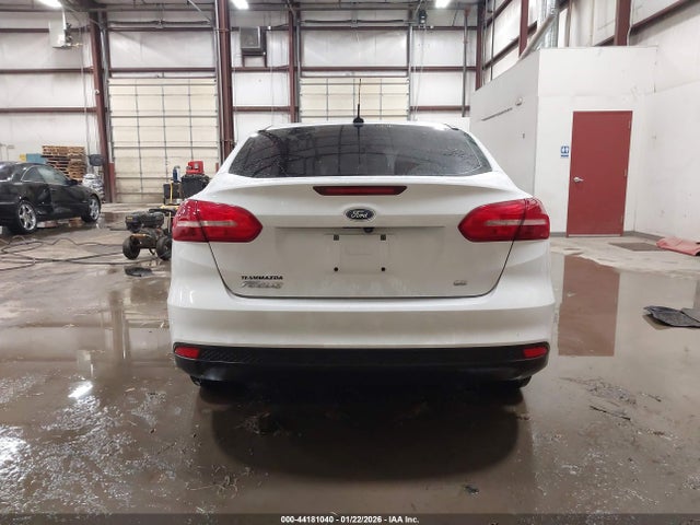 Ford FOCUS SE 2018 1FADP3F26JL324180 Image 16