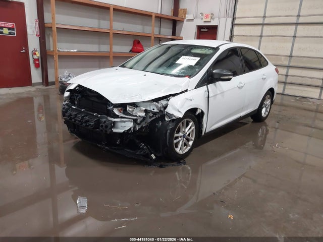 Ford FOCUS SE 2018 1FADP3F26JL324180 Image 2