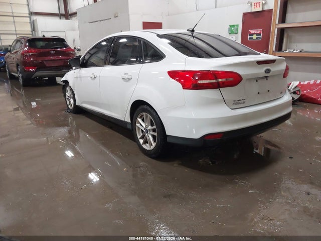 Ford FOCUS SE 2018 1FADP3F26JL324180 Image 3