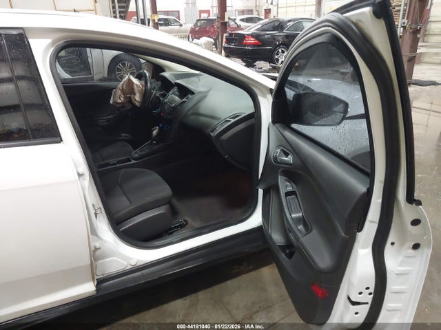 Ford FOCUS SE 2018 1FADP3F26JL324180 Image 5