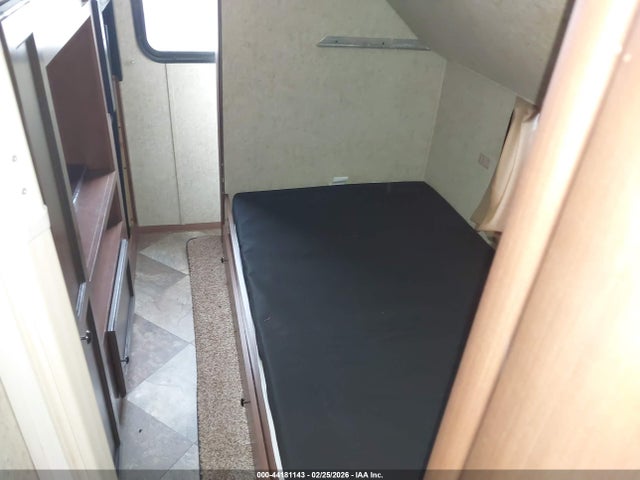 1SE200R22EF001743 Layton Weekender