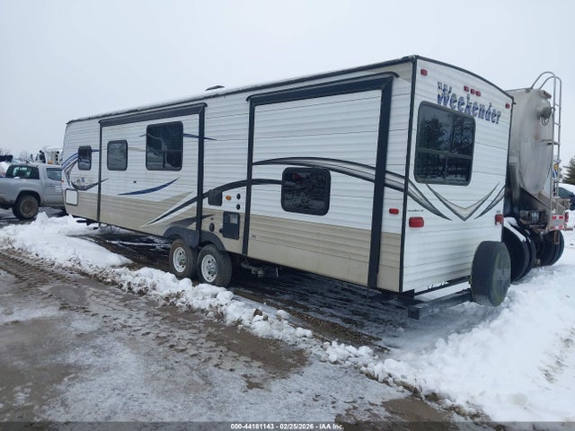 1SE200R22EF001743 Layton Weekender