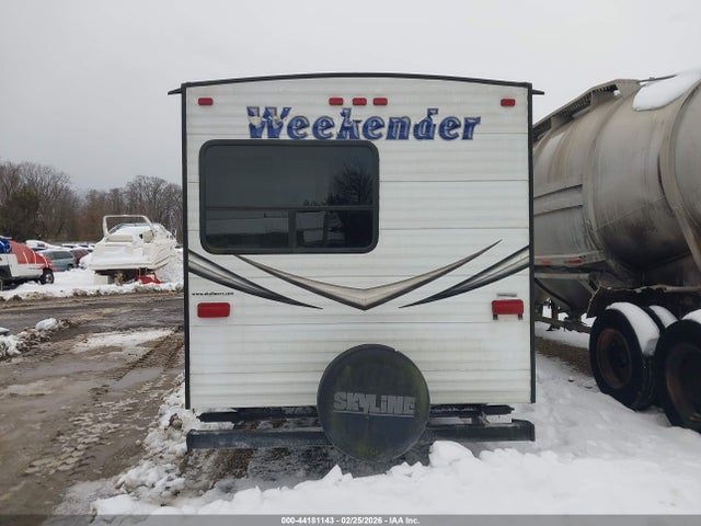 1SE200R22EF001743 Layton Weekender