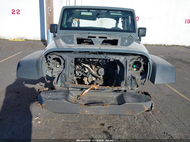 1C4BJWDGXEL129482 Jeep Wrangler Unlimited Sport