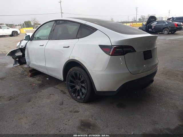 2023 TESLA MODEL Y 7SAYGAEE3PF640307 Photo 2