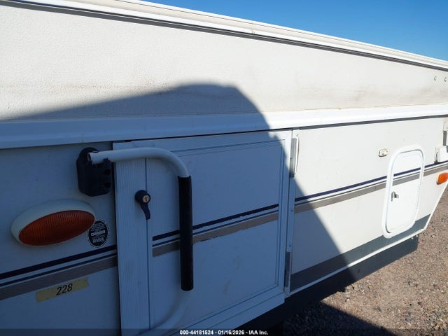 44181524 :رقم المزاد ، 4X4CFS616CD167591 vin ، 2012 Forest River Flagstaff مزاد بيع