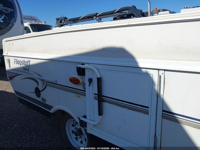44181524 :رقم المزاد ، 4X4CFS616CD167591 vin ، 2012 Forest River Flagstaff مزاد بيع