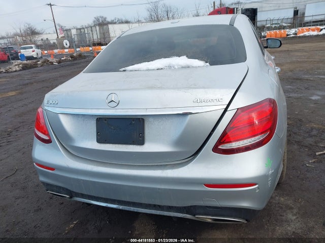 44181553 :رقم المزاد ، WDDZF4KB5HA022387 vin ، 2017 Mercedes-benz E 300 4matic مزاد بيع