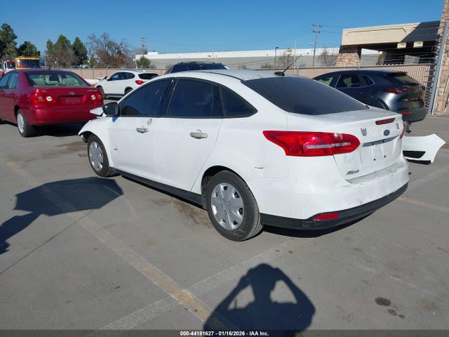 Ford FOCUS S 2017 1FADP3E29HL277772 Image 3