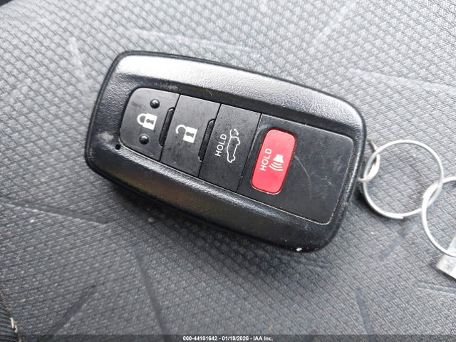2T3P1RFV8LW119420 Toyota Rav4 Xle