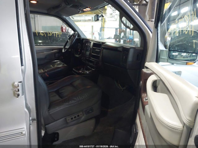 44181727 :رقم المزاد ، 1GDUHEB47A1118111 vin ، 2010 Gmc Savana 1500 Upfitter مزاد بيع