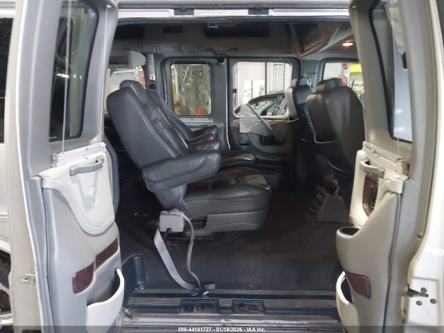 44181727 :رقم المزاد ، 1GDUHEB47A1118111 vin ، 2010 Gmc Savana 1500 Upfitter مزاد بيع