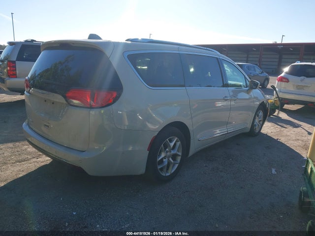2019 CHRYSLER PACIFICA 2C4RC1EG1KR721771 Photo 3