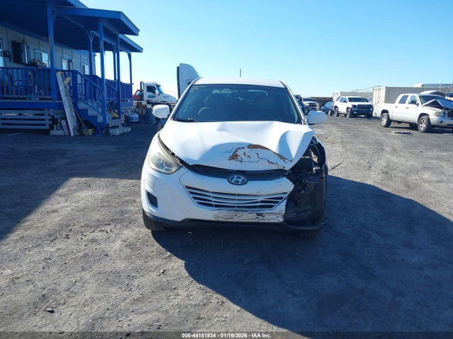 KM8JT3AF5FU110815 Hyundai TUCSON GLS