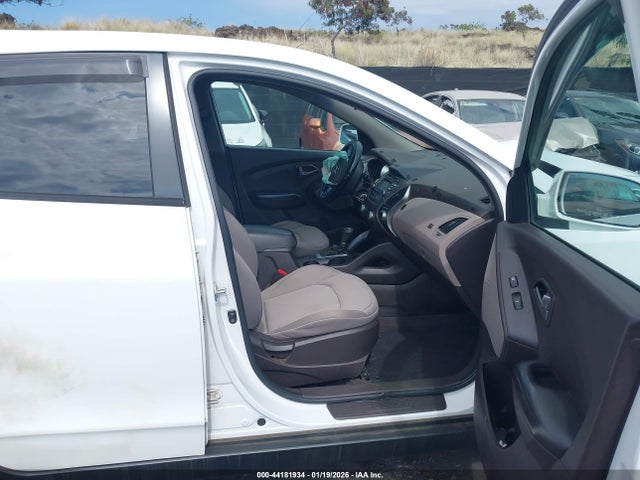 KM8JT3AF5FU110815 Hyundai TUCSON GLS