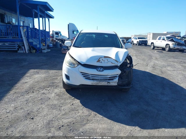 KM8JT3AF5FU110815 Hyundai TUCSON GLS