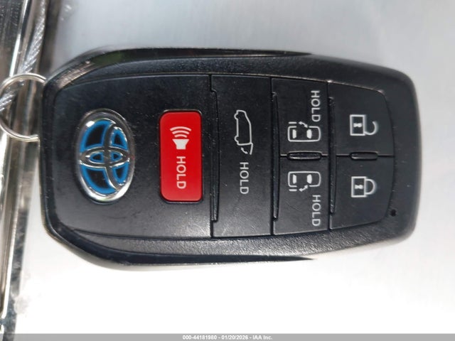 5TDJRKEC3MS063038 Toyota SIENNA XLE