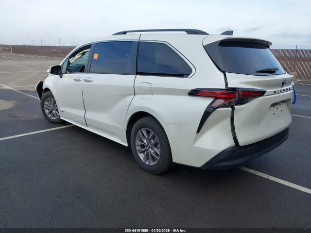 5TDJRKEC3MS063038 Toyota SIENNA XLE
