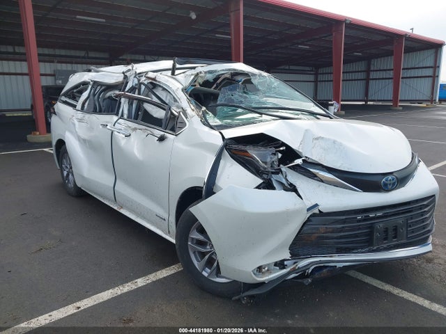 5TDJRKEC3MS063038 Toyota SIENNA XLE