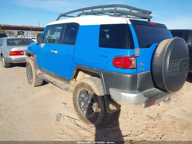 2007 TOYOTA FJ CRUISER JTEBU11F070004075 Photo 2