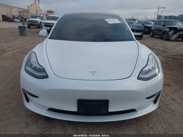 44182133 :رقم المزاد ، 5YJ3E1EBXJF094793 vin ، 2018 Tesla Model 3 Long Range/performance مزاد بيع