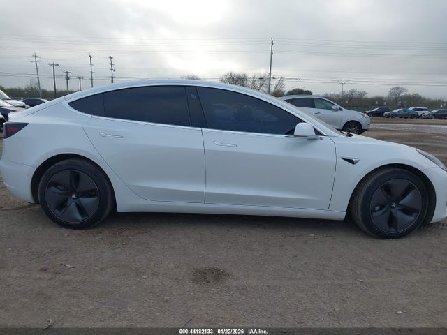 44182133 :رقم المزاد ، 5YJ3E1EBXJF094793 vin ، 2018 Tesla Model 3 Long Range/performance مزاد بيع