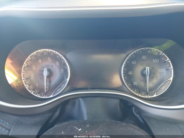 44182313 :رقم المزاد ، 2C4RC1BG5MR527347 vin ، 2021 Chrysler Pacifica Touring L مزاد بيع