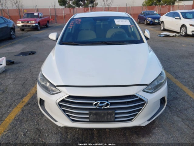 5NPD84LF0JH290102 Hyundai ELANTRA SEL