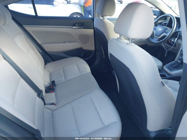 5NPD84LF0JH290102 Hyundai ELANTRA SEL