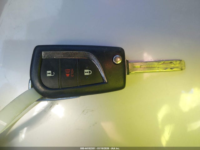 Toyota C-HR XLE 2018 NMTKHMBX2JR027409 Image 11