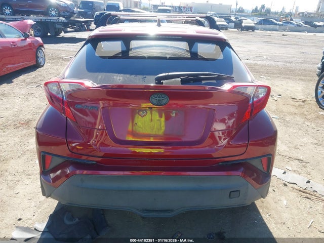 Toyota C-HR XLE 2018 NMTKHMBX2JR027409 Image 16