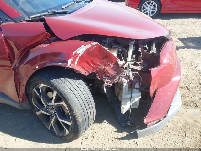 Toyota C-HR XLE 2018 NMTKHMBX2JR027409 Image 17