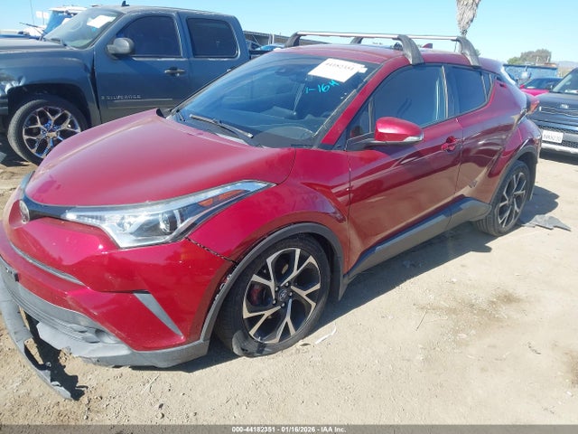 Toyota C-HR XLE 2018 NMTKHMBX2JR027409 Image 2