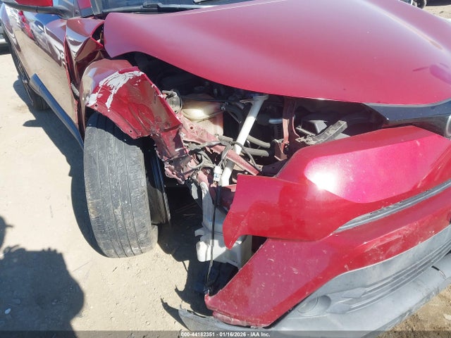 Toyota C-HR XLE 2018 NMTKHMBX2JR027409 Image 6